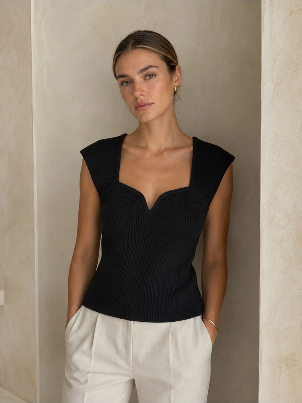 House of Harlow 1960 Small Ribbed Sweetheart Neckline Sleeveless Top